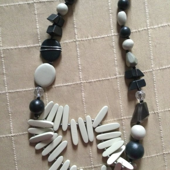 Women's necklace 36" long multimedia chunk black and white - Picture 3 of 4